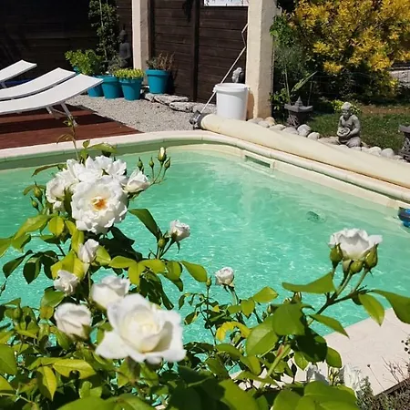 Les Gites Du Pont Vieux B&B *